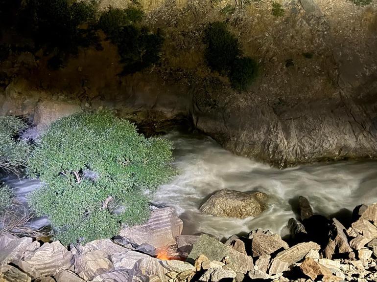 Girdiği çayda kaybolan Erkan’ı arama çalışmaları ikinci gününde