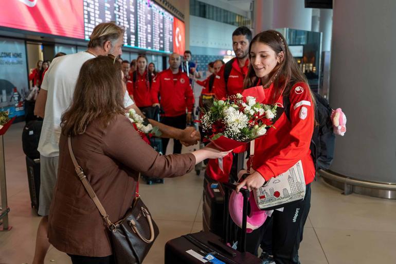 Okyanus Koleji Kız Voleybol Milli Takımı, dünya ikincisi oldu
