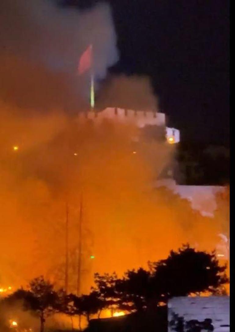 Ankara Kalesi etrafındaki ot yangını söndürüldü