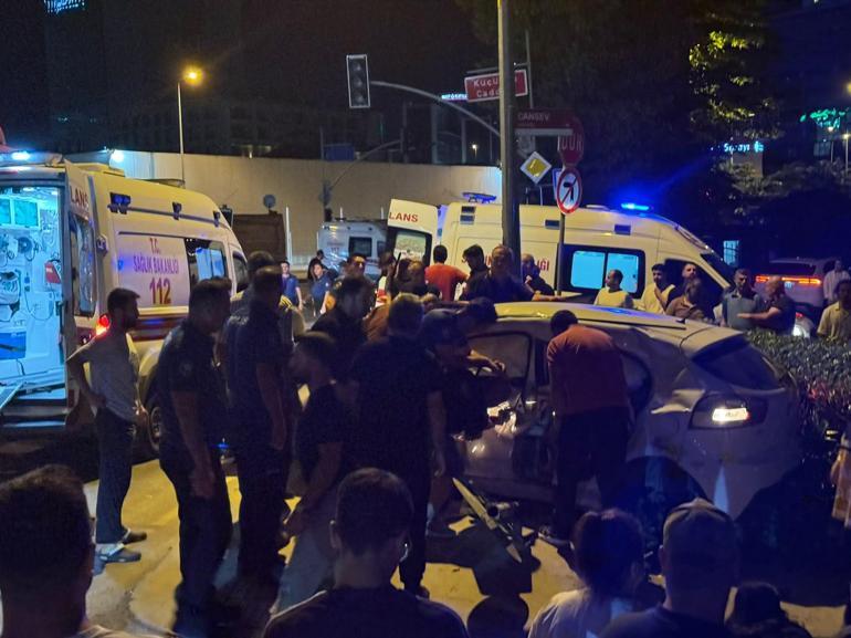 Ümraniye’de hafriyat kamyonu ile otomobil çarpıştı: 1i ağır 4 yaralı