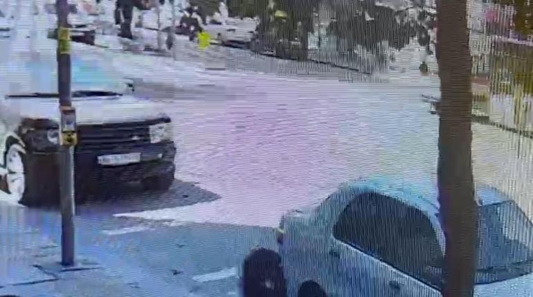 Fatihte İETT otobüsü ambulansa çarptı; 5 kişi yaralandı