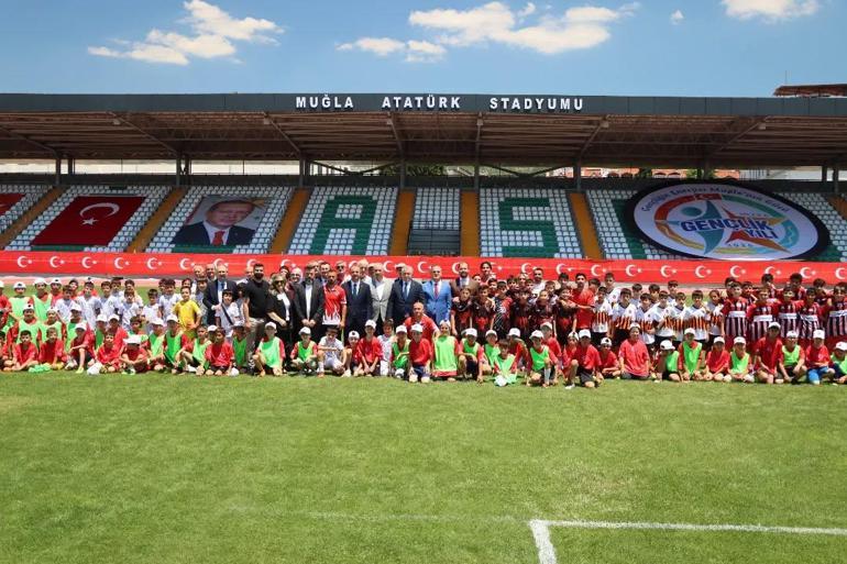Bakan Baktan Muğlaspora stadyum müjdesi