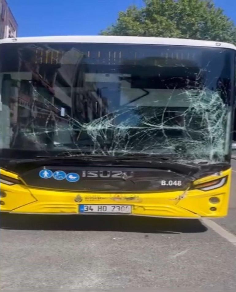 Fatihte İETT otobüsü ambulansa çarptı; 5 kişi yaralandı