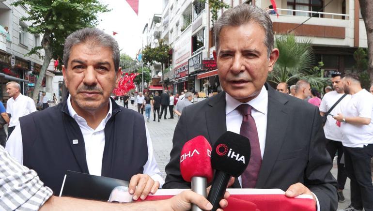 Esenler’de 15 Temmuz öncesi esnafa Türk bayrağı dağıtıldı