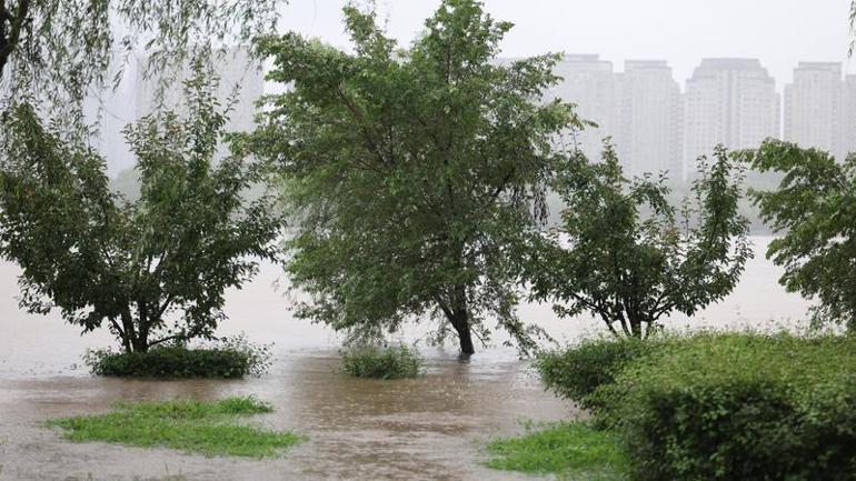 Çinde Bavi Tayfunu nedeniyle 260 bin kişi tahliye edildi