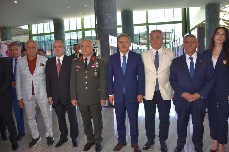 İzmir Adnan Menderes Havalimanında 15 Temmuz Hafıza ve Hatıra sergisi