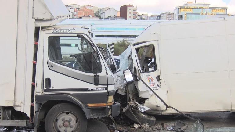 Esenlerde beş aracın karıştığı zincirleme kaza: 3 yaralı