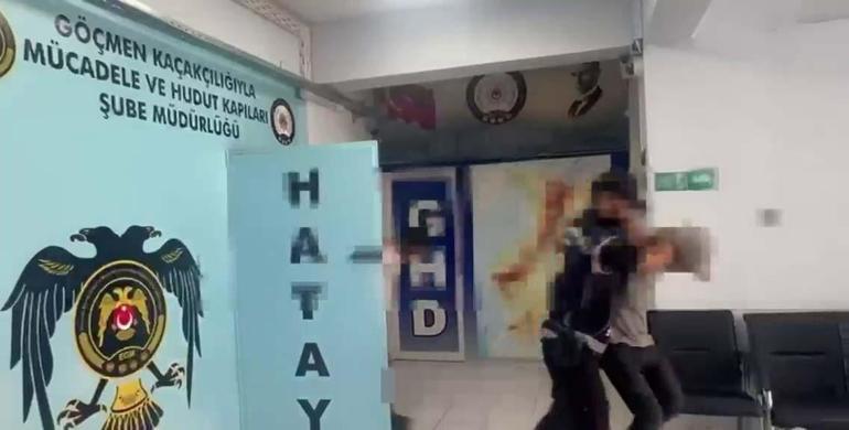 Hatay’da 4 araçta 15 göçmen yakalandı; 4 organizatör tutuklandı