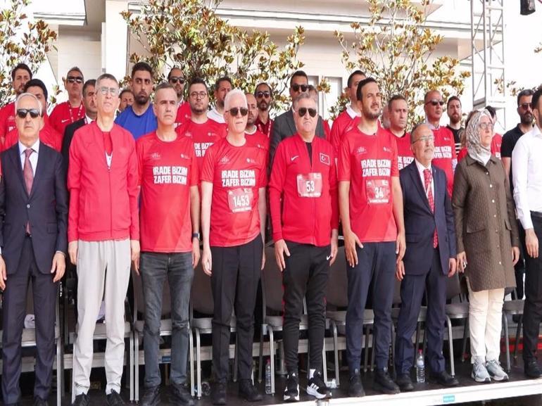15 Temmuz darbe girişiminin 10uncu yılında binlerce kişi 15 Temmuz Hafıza Müzesi’ne yürüdü