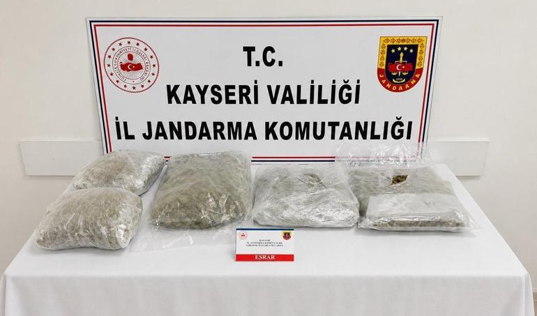 Otomobilinde 5 kilo esrarla yakalanan CHP’li meclis üyesi tutuklandı