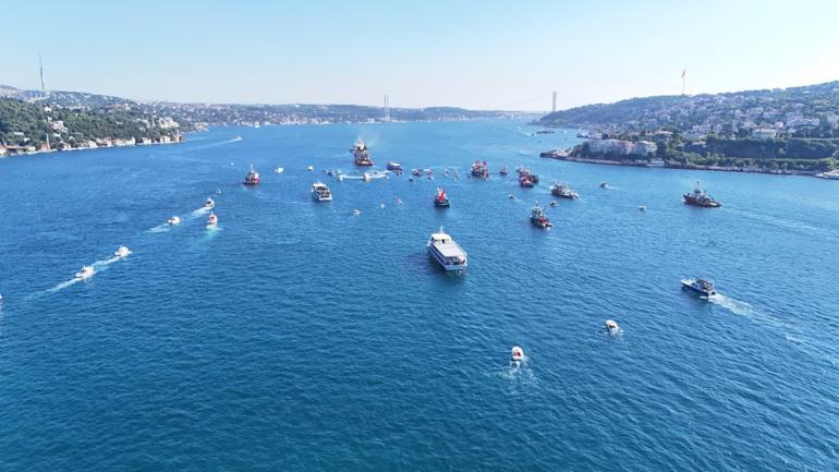 İstanbul Boğazında Denizden Karaya 15 Temmuz programı kapsamında tekne korteji düzenleniyor