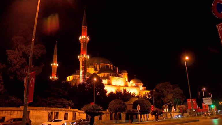 15 Temmuzun 10uncu yılında İstanbuldaki camilerde sela okundu
