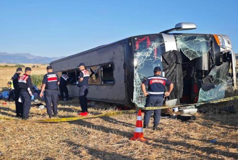 Amasyada yolcu otobüsü devrildi; 2’si ağır, 46 yaralı