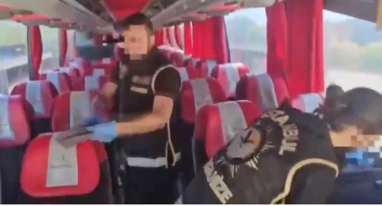 Tuzlada yolcu otobüsündeki gizli bölmede 120 ruhsatsız silah ele geçirildi