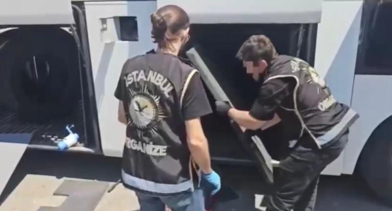 Tuzlada yolcu otobüsündeki gizli bölmede 120 ruhsatsız silah ele geçirildi