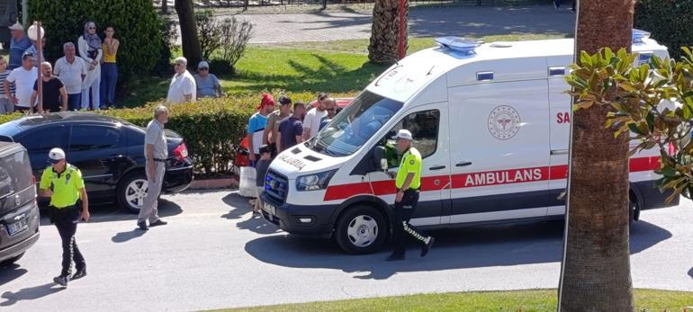 Geri giden araca bakan sürücü hafif ticari aracıyla önündeki otomobile çarptı; kaza kamerada