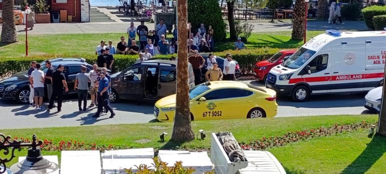 Geri giden araca bakan sürücü hafif ticari aracıyla önündeki otomobile çarptı; kaza kamerada
