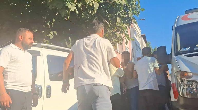 Bursa’da mahalleli arasında bıçaklı ‘park etme’ kavgası: 3 yaralı