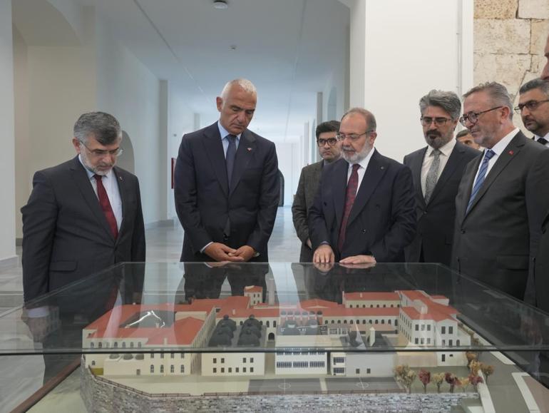 Bakan Ersoy, TİBU Rektörü Görmez ile bir araya geldi