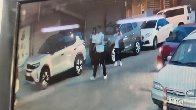 Gaziosmanpaşada sokak ortasında kavga kamerada