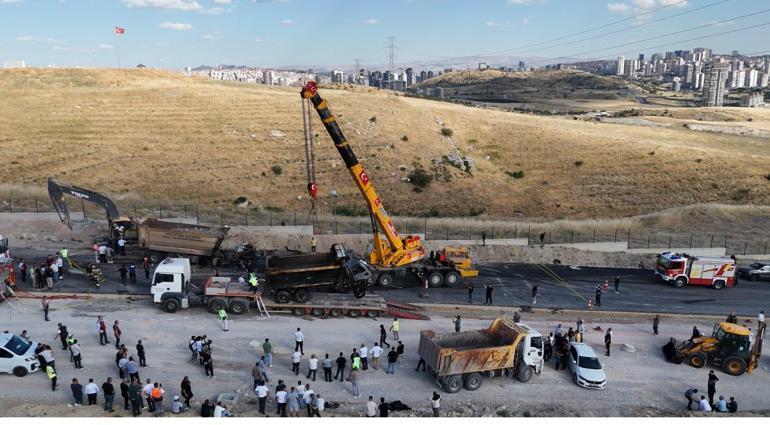 Ankarada yol çalışmasında iki hafriyat kamyonu çarpıştı: 2 ölü