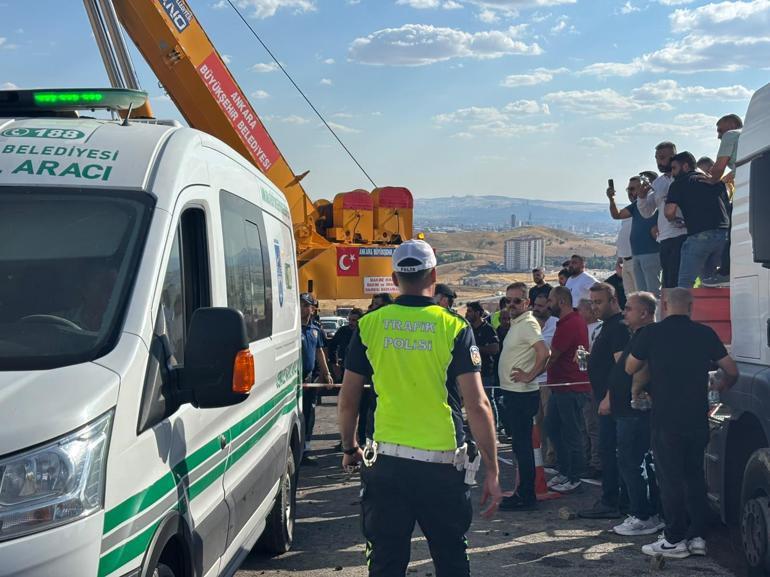 Ankarada yol çalışmasında iki hafriyat kamyonu çarpıştı: 2 ölü