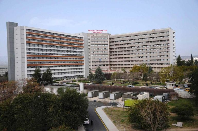 Tıp literatürüne adını yazdıran Akdeniz Üniversitesi’nde 3’üncü rahim nakli operasyonu başladı