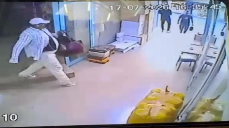 Fatihte kurdukları düzenekle 4 kilogram altını çaldılar: Birkaç kere altın alıp güven sağlamış