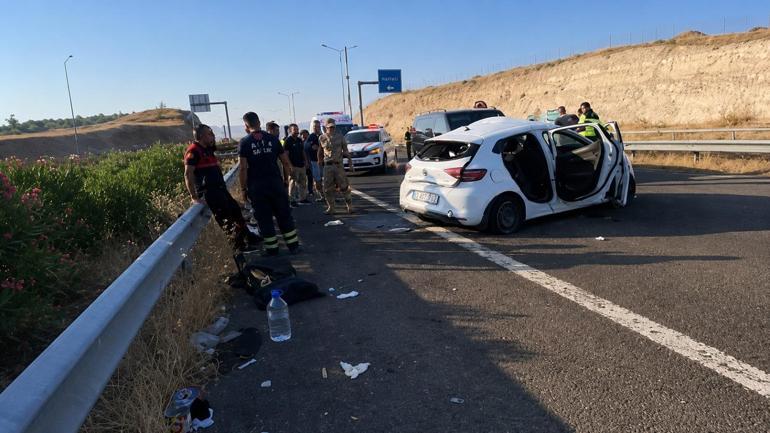 Şanlıurfa’da hafif ticari araç ile otomobil çarpıştı: 2 ölü, 9 yaralı