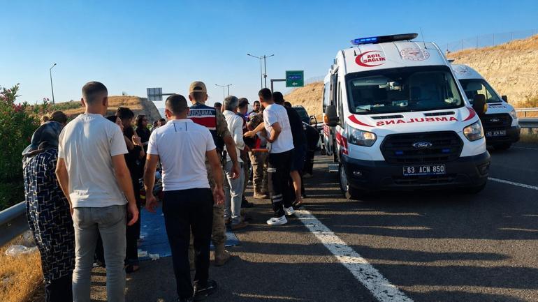 Şanlıurfa’da hafif ticari araç ile otomobil çarpıştı: 2 ölü, 9 yaralı