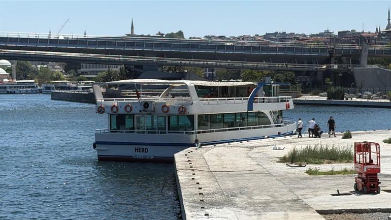 Haliç’te tur teknesi köprü ayağına çarptı; denize düşen personelin cansız bedeni bulundu
