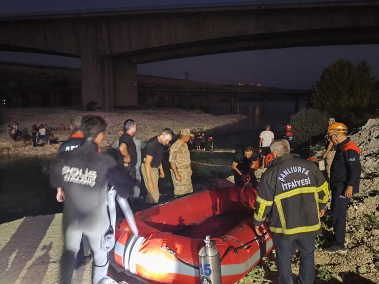 Piknik yaptıkları adacıkta su seviyesi yükselince mahsur kalan 32 kişi kurtarıldı