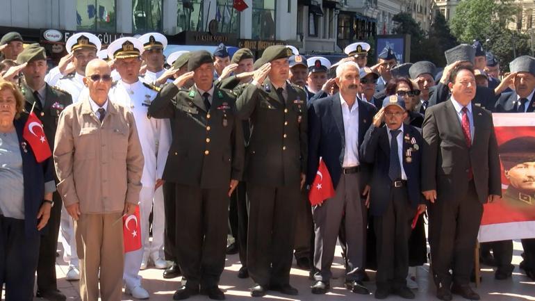 Taksim’de 20 Temmuz Barış ve Özgürlük Bayramı’nın 52nci yılı kutlandı