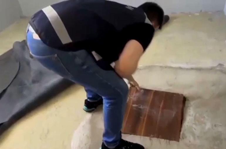 Evde define arayan 4 şüpheli, kazdıkları alanı halıyla kapatmışlar
