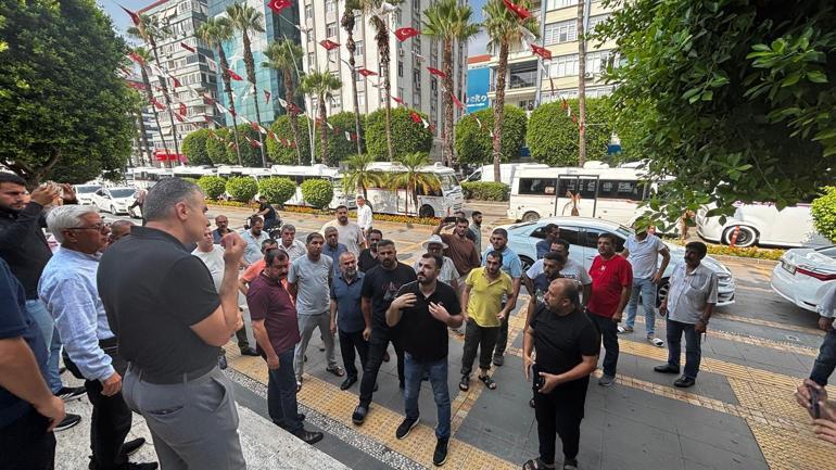 Adana’da dolmuşçulardan ‘güzergah’ eylemi
