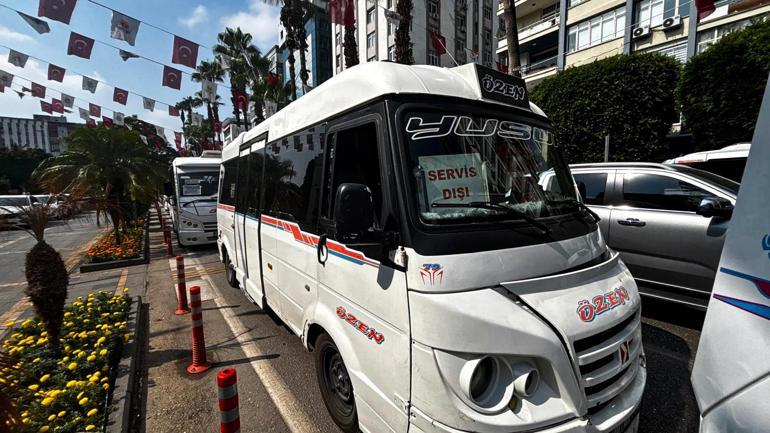 Adana’da dolmuşçulardan ‘güzergah’ eylemi