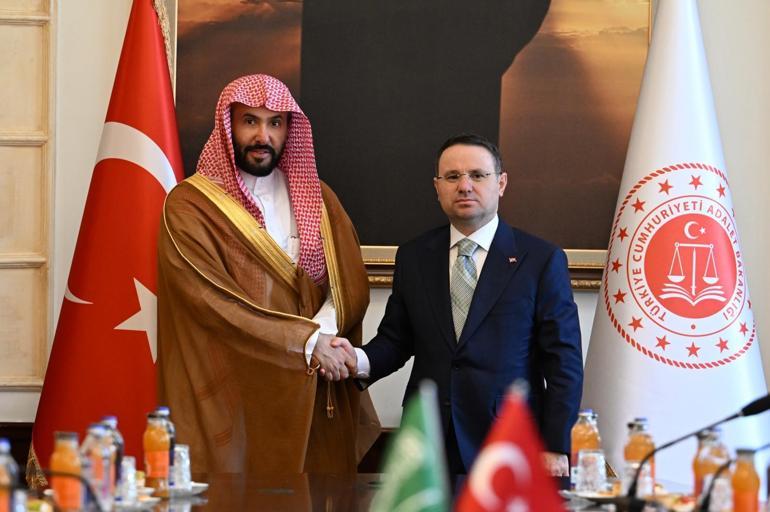 Bakan Gürlek, Suudi mevkidaşı ile bir araya geldi