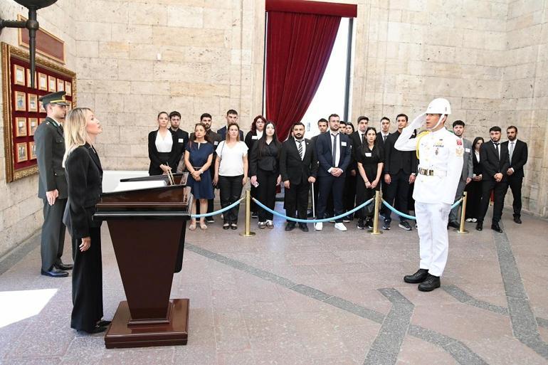 TİKAV, bursiyerleri ile Anıtkabir’i ziyaret etti