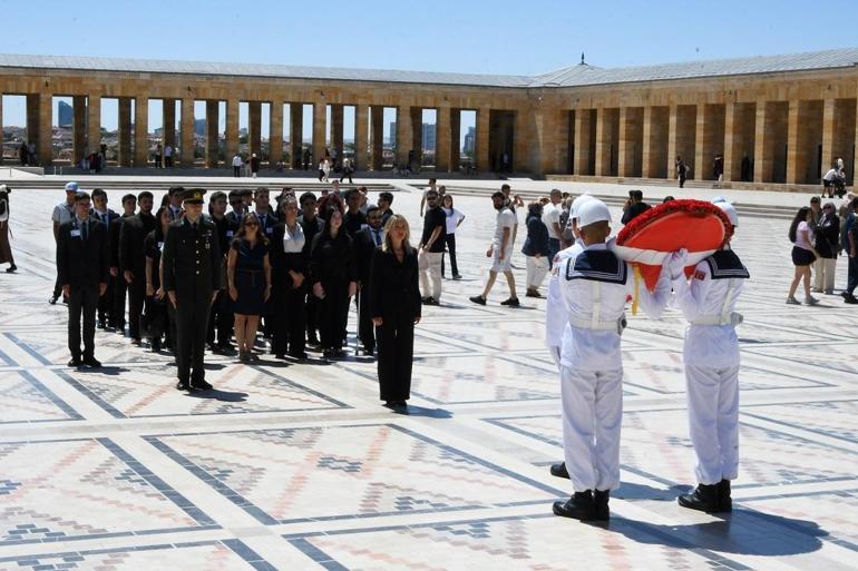 TİKAV, bursiyerleri ile Anıtkabir’i ziyaret etti
