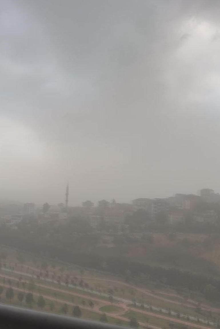 İstanbul’da fırtına; bazı ilçelerde ağaçlar devrildi, çatılar uçtu