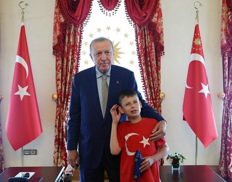 Cumhurbaşkanı Erdoğan, ‘Nefret Etme, Kek Yap’ kampanyasıyla tanınan otizmli Joshua Harris’i kabul etti