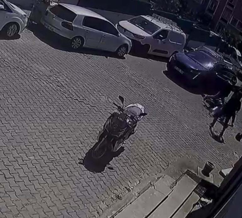 İzmir’de trafikte kavga güvenlik kamerasında