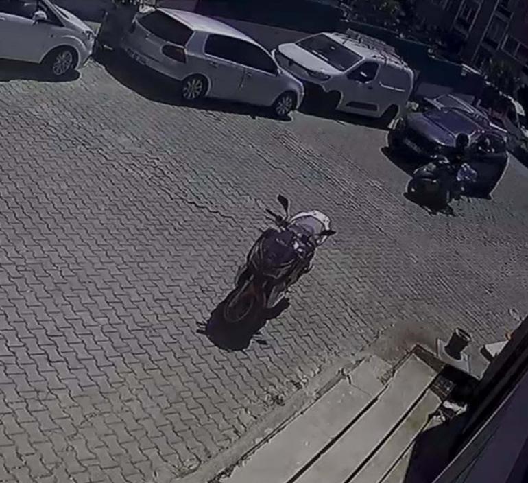 İzmir’de trafikte kavga güvenlik kamerasında