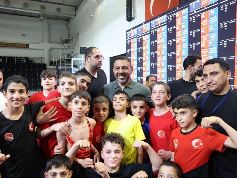 Gençlik ve Spor Bakan Yardımcısı Yerlikaya, Türkiye Minikler Güreş Şampiyonası’nı takip etti