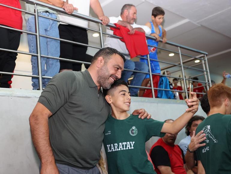 Gençlik ve Spor Bakan Yardımcısı Yerlikaya, Türkiye Minikler Güreş Şampiyonası’nı takip etti