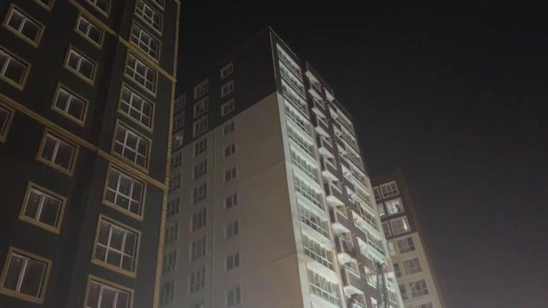 Esenyurtta 14 katlı binada yangın; mahsur kalan 13 kişi kurtarıldı