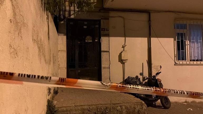 Üsküdar’da balkonunda kısmi çökme meydana gelen 4 katlı bina mühürlendi