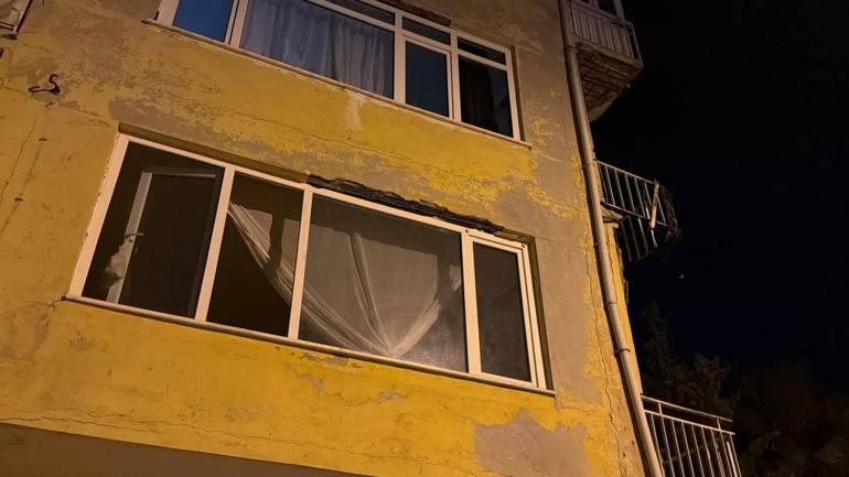 Üsküdar’da balkonunda kısmi çökme meydana gelen 4 katlı bina mühürlendi