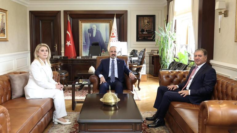 Özgür Özelin partisinin adı Yeni Parti oldu