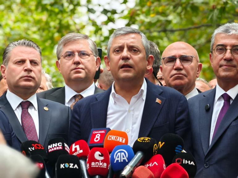 Özgür Özelin partisinin adı Yeni Parti oldu